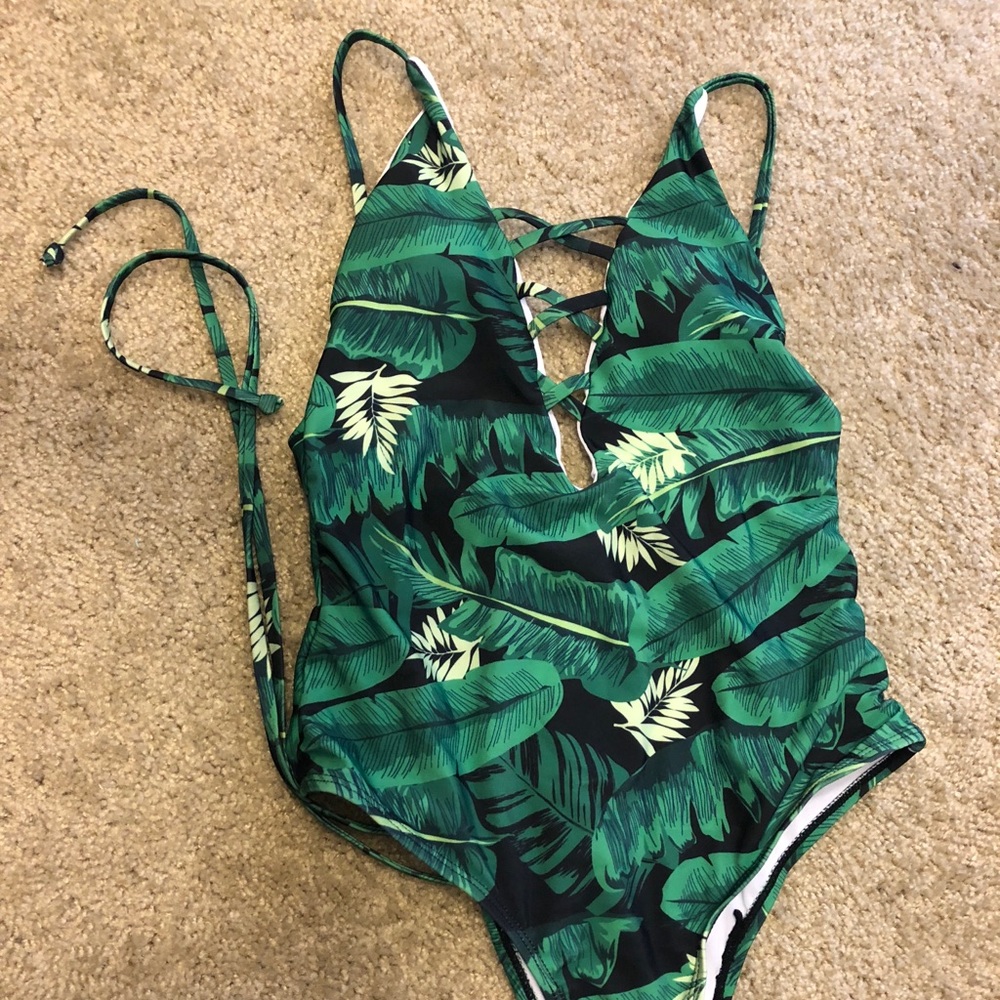 Swim suit I. Medium by Cupshe size medium.